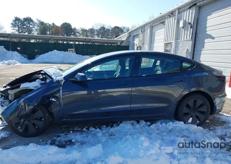 2024 Tesla Model 3 Long Range Dual Motor All-Wheel Drive/Rear-Wheel Drive z USA, uszkodzony, nr VIN 5YJ3E1EA4RF727372